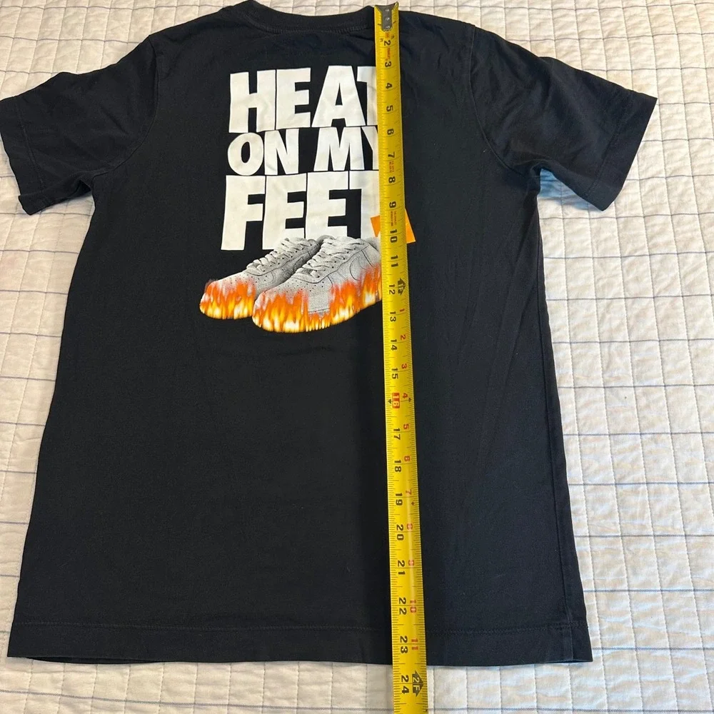 Nike Kids Heat On My‎ Feet Sneaker Flame Graphic T-Shirt Black Large L AF1 Tee